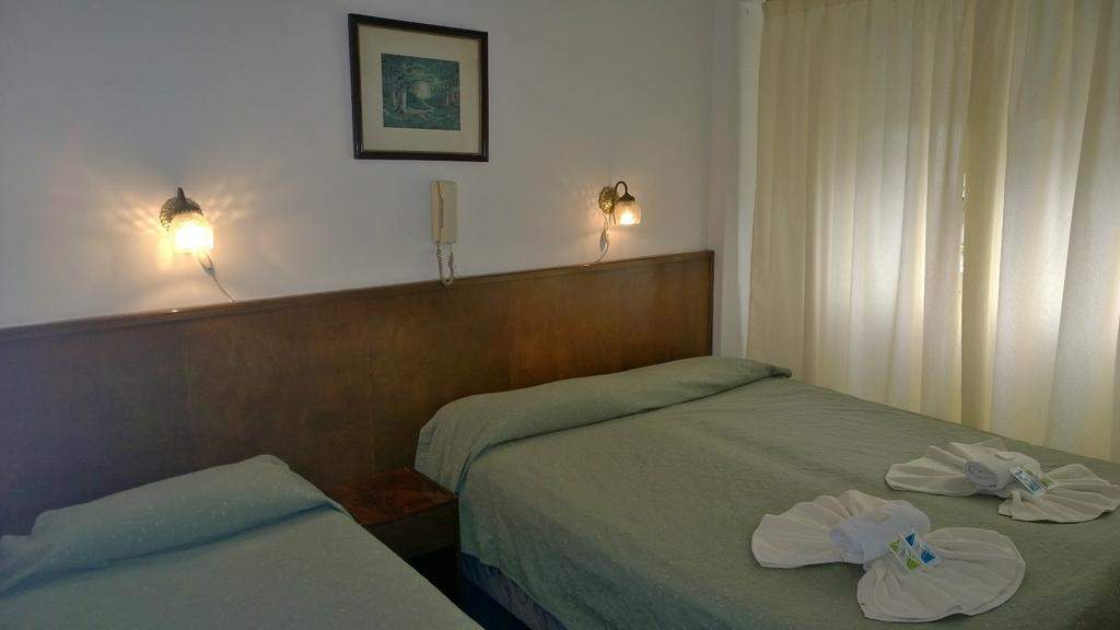 Cama Doble Hotel Gran Augusto Mar Del Plata Buenos Aires