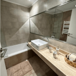 Alquiler Departamento 3 Amb Zona Guemes Con Cochera, Balcón A La Calle Con Parrilla A Gas