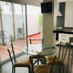 Alquiler Departamento Sobre Av Colon Con Cochera, Parrila Y Patio